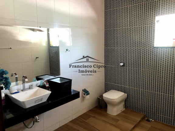 Imagem Sobrado com 3 Quartos à Venda, 300 m² em Vila Dos Comerciarios - Guaratinguetá Imagem Sobrado com 3 Quartos à Venda, 300 m² em Vila Dos Comerciarios - Guaratinguetá