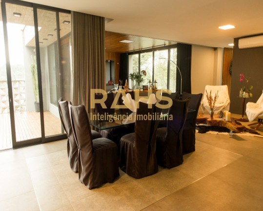 Imagem Casa com 4 Quartos à Venda, 671 m² em América - Joinville Imagem Casa com 4 Quartos à Venda, 671 m² em América - Joinville