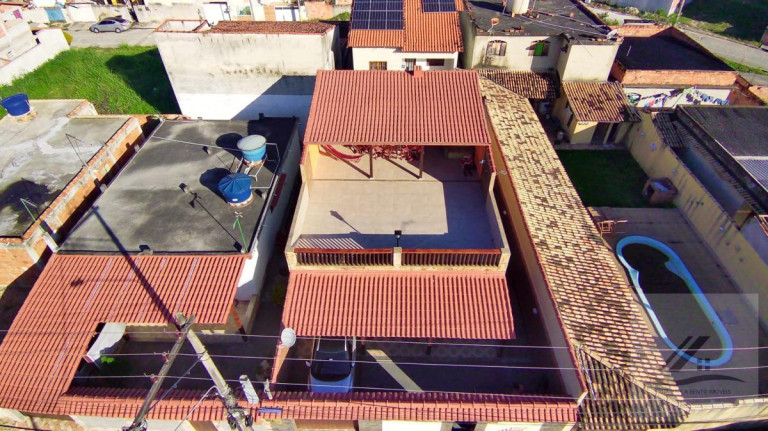 Imagem Casa com 3 Quartos à Venda, 180 m²