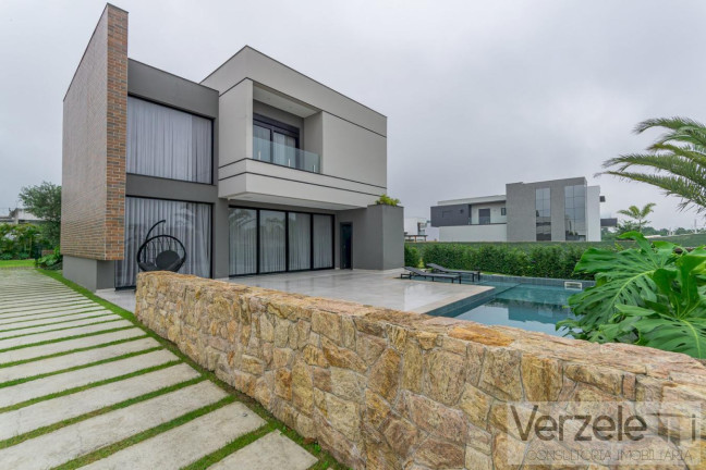 Casa com 4 Quartos à Venda, 390 m² em Centro - Camboriú
