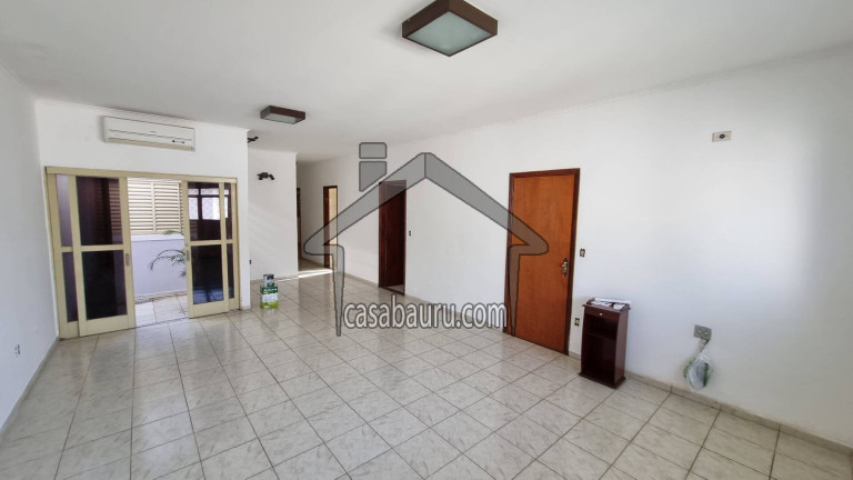 Imagem Casa com 3 Quartos à Venda, 363 m² em Vila Nipônica - Bauru