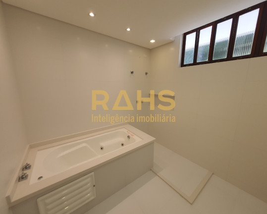 Imagem Casa com 3 Quartos à Venda, 300 m² em América - Joinville Imagem Casa com 3 Quartos à Venda, 300 m² em América - Joinville