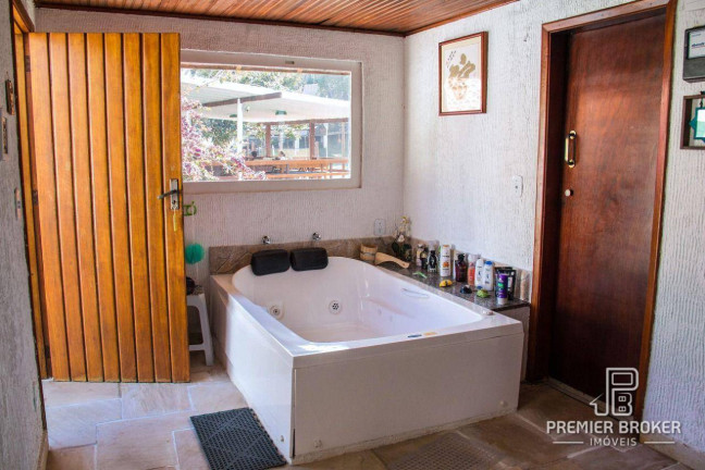 Imagem Casa com 9 Quartos à Venda, 1.000 m² em Iucas - Teresópolis