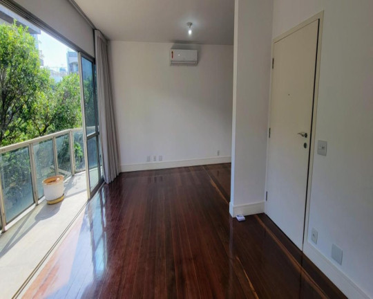 Imagem Imóvel com 3 Quartos à Venda, 150 m² em Ipanema - Rio De Janeiro Imagem Imóvel com 3 Quartos à Venda, 150 m² em Ipanema - Rio De Janeiro