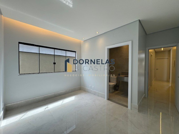 Imagem Casa com 3 Quartos à Venda, 400 m² em Guará I - Brasília Imagem Casa com 3 Quartos à Venda, 400 m² em Guará I - Brasília