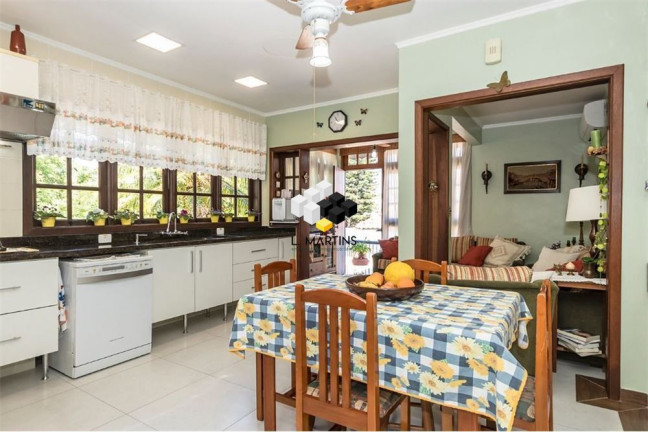 Imagem Casa com 4 Quartos à Venda, 525 m² em Jardim Sabará - Porto Alegre Imagem Casa com 4 Quartos à Venda, 525 m² em Jardim Sabará - Porto Alegre