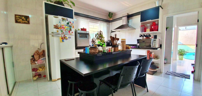 Imagem Casa com 3 Quartos à Venda, 250 m² em Anita Garibaldi - Joinville Imagem Casa com 3 Quartos à Venda, 250 m² em Anita Garibaldi - Joinville