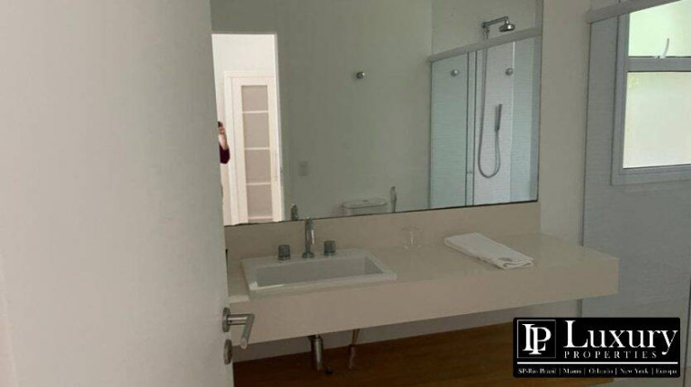 Imagem Casa de Condomínio com 5 Quartos à Venda, em Iporanga - Guarujá Imagem Casa de Condomínio com 5 Quartos à Venda, em Iporanga - Guarujá