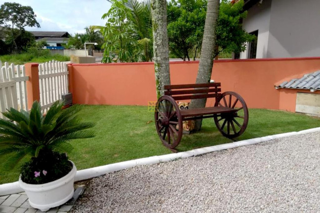 Imagem Casa com 6 Quartos à Venda, 300 m² em Bombas - Bombinhas Imagem Casa com 6 Quartos à Venda, 300 m² em Bombas - Bombinhas
