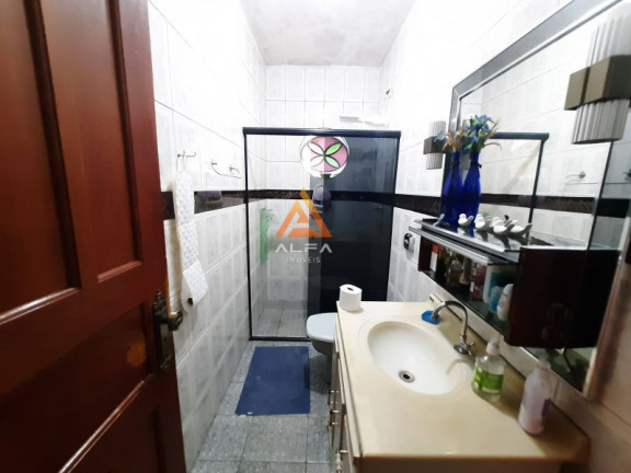 Imagem Casa com 6 Quartos à Venda, 96 m²
