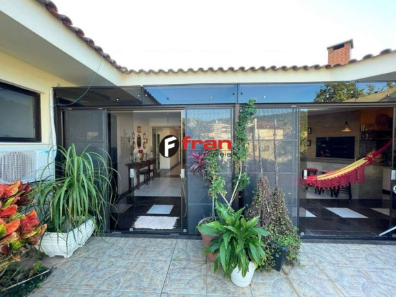 Imagem Casa com 4 Quartos à Venda, 306 m² em Córrego Grande - Florianópolis Imagem Casa com 4 Quartos à Venda, 306 m² em Córrego Grande - Florianópolis