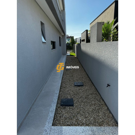 Imagem Casa com 3 Quartos à Venda, 251 m² em Caledônia - Camboriú Imagem Casa com 3 Quartos à Venda, 251 m² em Caledônia - Camboriú