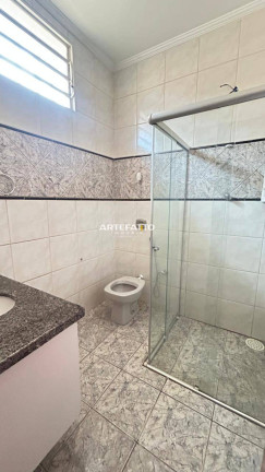 Imagem Casa com 3 Quartos à Venda, 200 m²