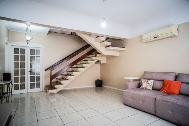 Imagem Casa com 3 Quartos à Venda, 380 m² em Vila Ipiranga - Porto Alegre