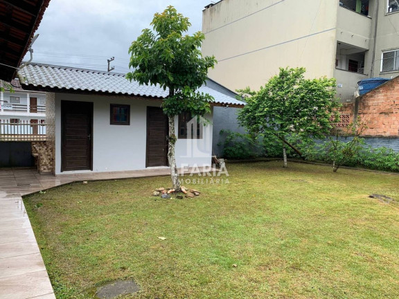 Imagem Casa com 3 Quartos à Venda, 111 m² em Cambiju - Itapoá