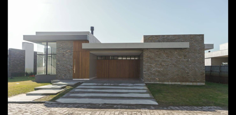 Imagem Casa com 4 Quartos à Venda, 600 m² em Atlântida Sul - Osório Imagem Casa com 4 Quartos à Venda, 600 m² em Atlântida Sul - Osório
