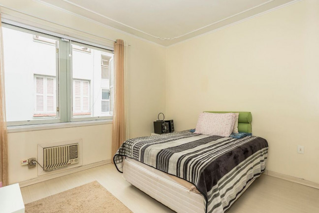 Imagem Apartamento com 2 Quartos à Venda, 77 m² em Santana - Porto Alegre