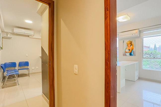 Imagem Sala Comercial à Venda, 34 m² em Petrópolis - Porto Alegre Imagem Sala Comercial à Venda, 34 m² em Petrópolis - Porto Alegre