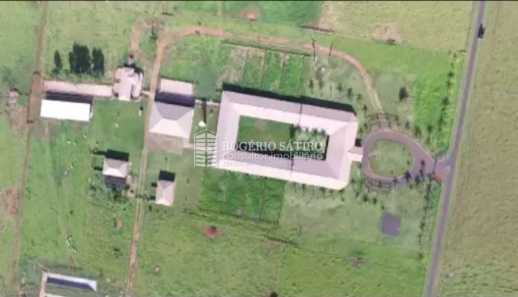 Imagem Imóvel com 3 Quartos à Venda, 195.500.000 m² em Centro - Uberaba