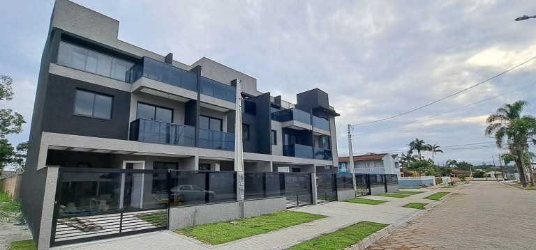 Imagem Sobrado com 3 Quartos à Venda, 141 m² em Balneário Gaivotas - Matinhos