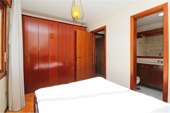 Imagem Imóvel com 3 Quartos à Venda,  em Petrópolis - Porto Alegre