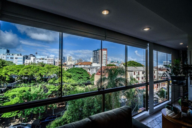 Imagem Imóvel com 2 Quartos à Venda, 106 m² em Floresta - Porto Alegre Imagem Imóvel com 2 Quartos à Venda, 106 m² em Floresta - Porto Alegre