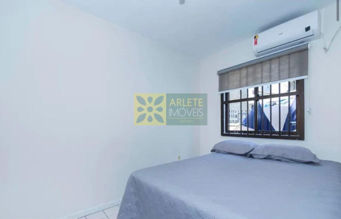Imagem Casa com 6 Quartos para Alugar ou Temporada, 305 m² em Bombas - Bombinhas