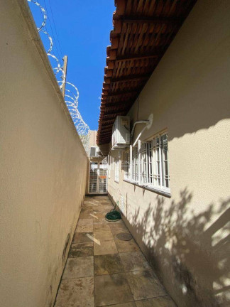 Imagem Casa com 4 Quartos à Venda, 500 m² em Jóquei - Teresina