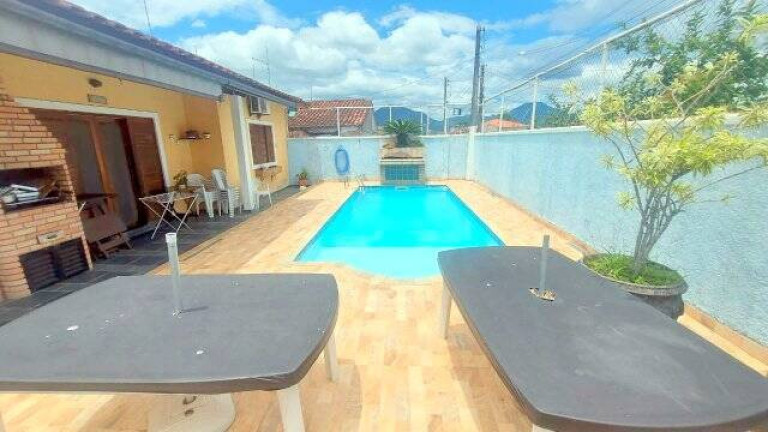 Casa com 4 Quartos à Venda, 282 m² em Balneário Arpoador - Peruíbe