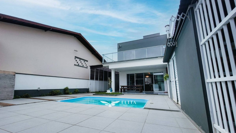 Imagem Sobrado com 4 Quartos à Venda, 246 m² em Tabuleiro - Barra Velha