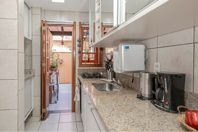 Imagem Casa de Condomínio com 3 Quartos à Venda, 230 m²