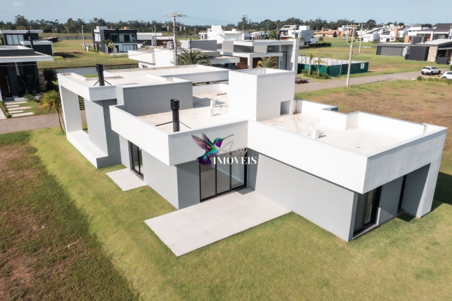 Imagem Casa com 3 Quartos à Venda, 190 m² em Centenário - Torres