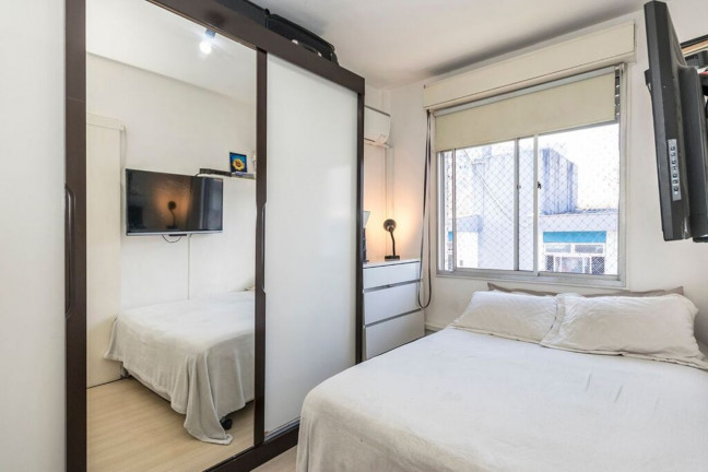 Imagem Imóvel com 2 Quartos à Venda, 47 m² em Cristal - Porto Alegre Imagem Imóvel com 2 Quartos à Venda, 47 m² em Cristal - Porto Alegre