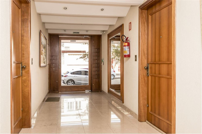 Imagem Imóvel com 3 Quartos à Venda, em Menino Deus - Porto Alegre Imagem Imóvel com 3 Quartos à Venda, em Menino Deus - Porto Alegre