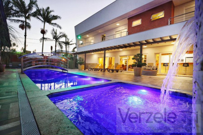 Imagem Casa com 6 Quartos para Temporada, 800 m² em Centro - Balneário Camboriú Imagem Casa com 6 Quartos para Temporada, 800 m² em Centro - Balneário Camboriú