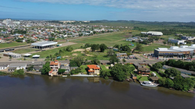 Imagem Terreno à Venda, 10.645 m² em Beira Mar - Torres Imagem Terreno à Venda, 10.645 m² em Beira Mar - Torres