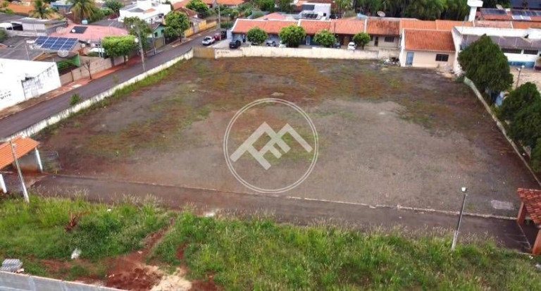Terreno à Venda, 322 m² em Centro - Sertanópolis