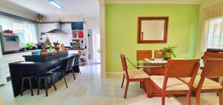 Imagem Casa com 3 Quartos à Venda, 250 m² em Anita Garibaldi - Joinville Imagem Casa com 3 Quartos à Venda, 250 m² em Anita Garibaldi - Joinville