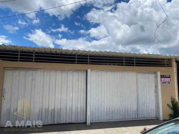 Casa com 4 Quartos à Venda,  em Feliz - Goiânia