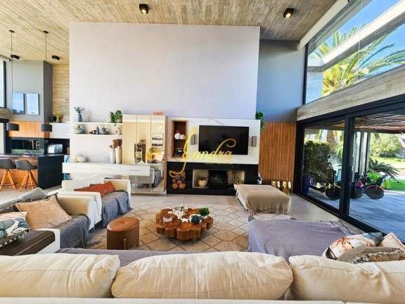 Imagem Casa de Condomínio com 4 Quartos à Venda, 254 m² em Centro - Xangri-la