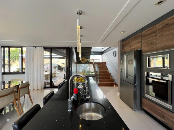 Imagem Casa com 6 Quartos à Venda, 1.713 m² em Quebra Frascos - Teresópolis