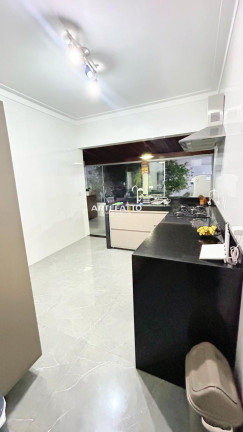 Imagem Casa com 3 Quartos à Venda, 250 m²