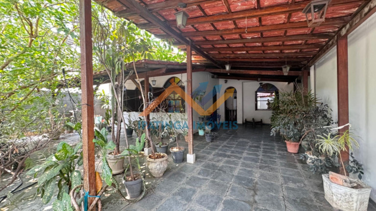 Casa com 4 Quartos à Venda, 258 m² em Iguaçu - Ipatinga