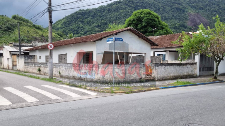 Casa à Venda, 400 m² em Centro - Caraguatatuba