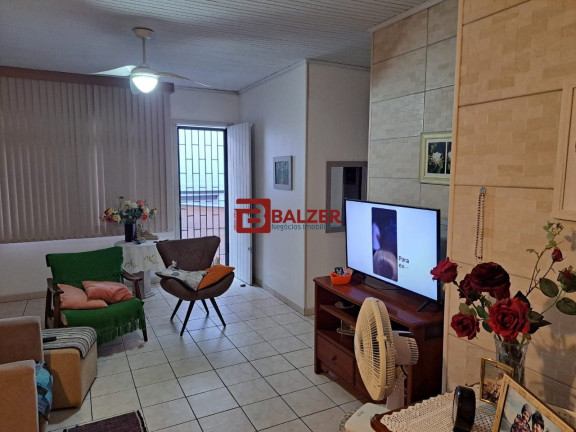 Imagem Casa com 8 Quartos à Venda, 410 m² em Agronômica - Florianópolis