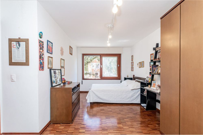 Imagem Imóvel com 3 Quartos à Venda, em Rio Branco - Porto Alegre Imagem Imóvel com 3 Quartos à Venda, em Rio Branco - Porto Alegre