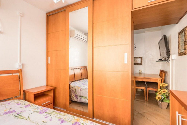 Imagem Imóvel com 1 Quarto à Venda, 33 m² em Cidade Baixa - Porto Alegre Imagem Imóvel com 1 Quarto à Venda, 33 m² em Cidade Baixa - Porto Alegre