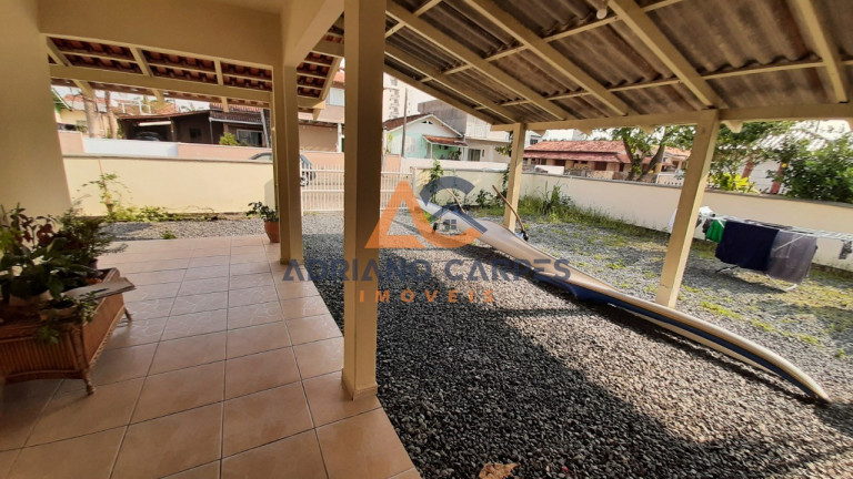 Imagem Casa com 4 Quartos à Venda, 361 m² em Gravatá - Navegantes Imagem Casa com 4 Quartos à Venda, 361 m² em Gravatá - Navegantes