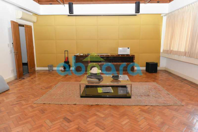 Imagem Casa com 4 Quartos à Venda, 750 m² em Cosme Velho - Rio De Janeiro Imagem Casa com 4 Quartos à Venda, 750 m² em Cosme Velho - Rio De Janeiro