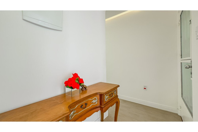 Imagem Imóvel com 2 Quartos à Venda, 66 m² em Petrópolis - Porto Alegre Imagem Imóvel com 2 Quartos à Venda, 66 m² em Petrópolis - Porto Alegre